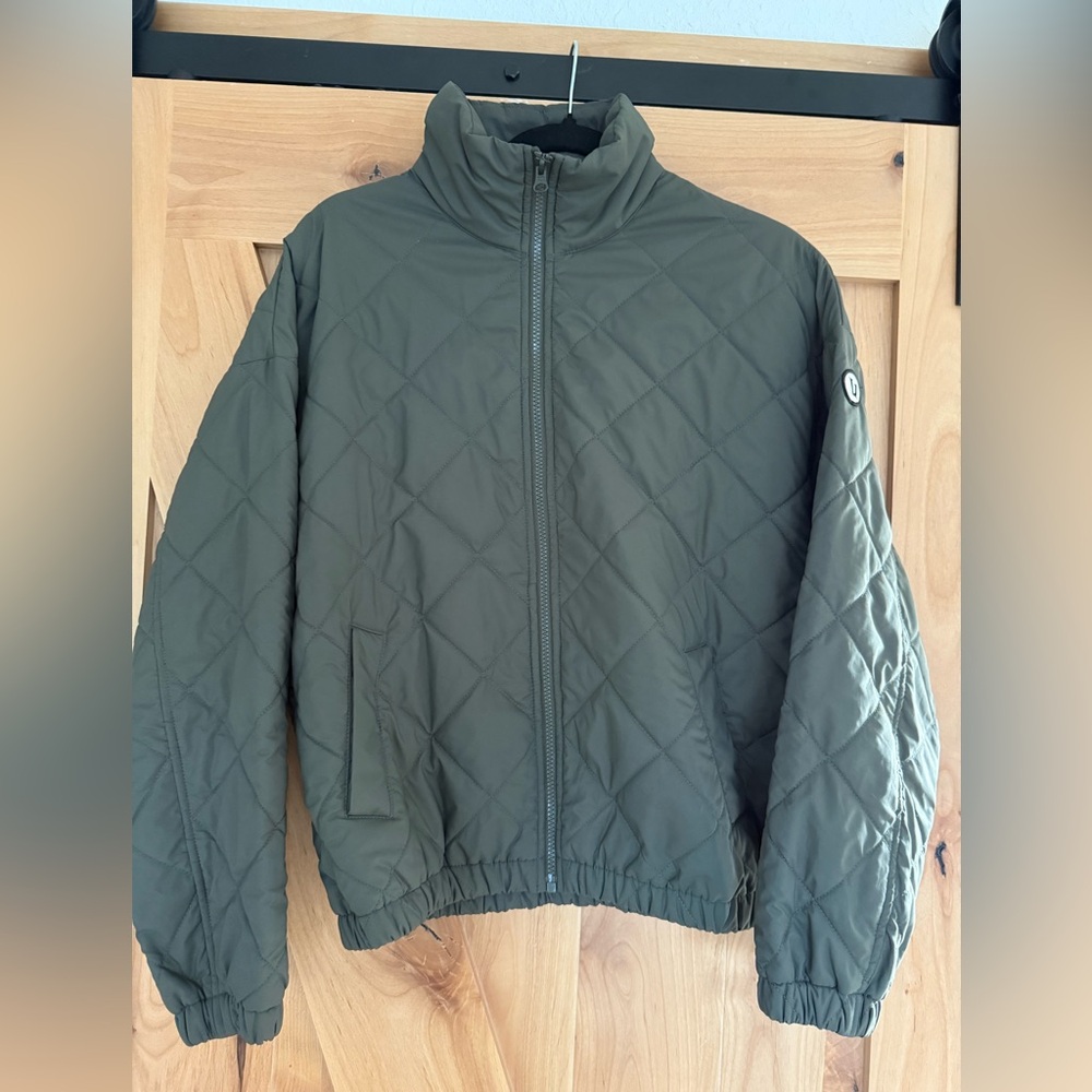 Vuori Echo Insulated Bomber Jacket, Waterproof Quilted Jacket, Army Green, Small